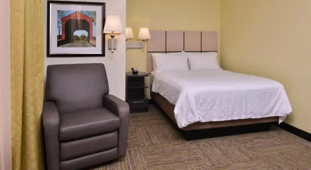 Студия Candlewood Suites Terre Haute by IHG
