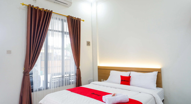 RedDoorz Near Terminal Tirtonadi 2