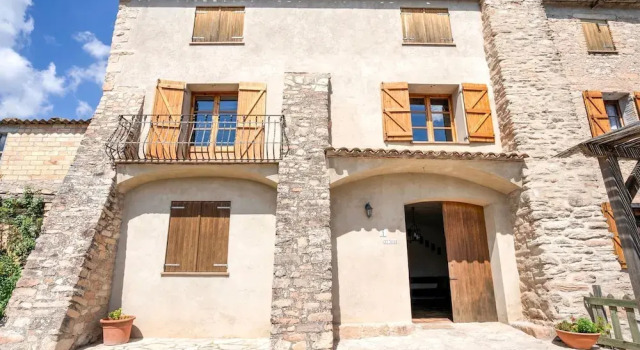 Modern Cottage in Sant Marti de Tous with Pool, Rezerwuj Dom wakacyjny Domki letniskowe w Torrelavit, Domek