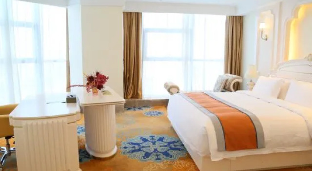 Люкс Deluxe Zhongcheng Holiday Hotel (Shijiazhuang Railway Station Tatan Trade City Branch)
