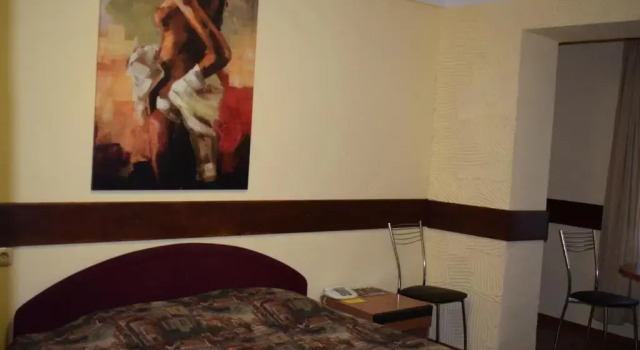 Полулюкс Hotel Desna KUT
