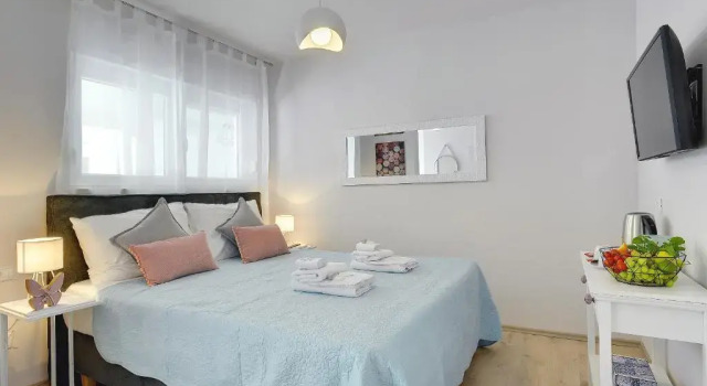Апартаменты Цокольный этаж D&A Amphitheatre Apartments with free parking
