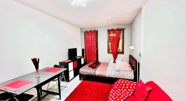 Le Red Escape à 15min du centre avec parking privé gratuit, Réserver Appartement Annecy-le-Vieux Lac d'Annecy, près de École de ski d'Annecy Semnoz