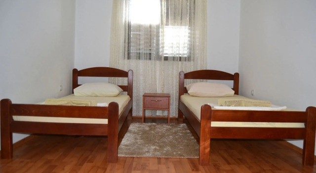 Apartments Dobrisa, Book Lejlighed Hoteller i Kotor Riviera med parkering, Parkering