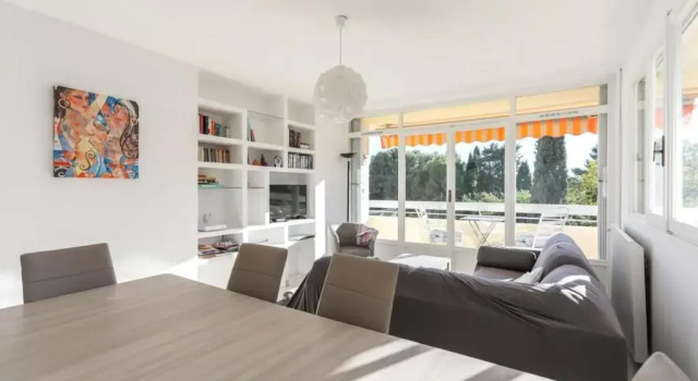 Апартаменты Furnished apartment near city center terrace with panoramic view & parking