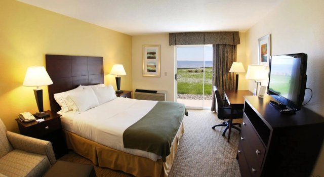 Двухместный номер Standard с видом на озеро Holiday Inn Express St. Ignace-Lake Front by IHG