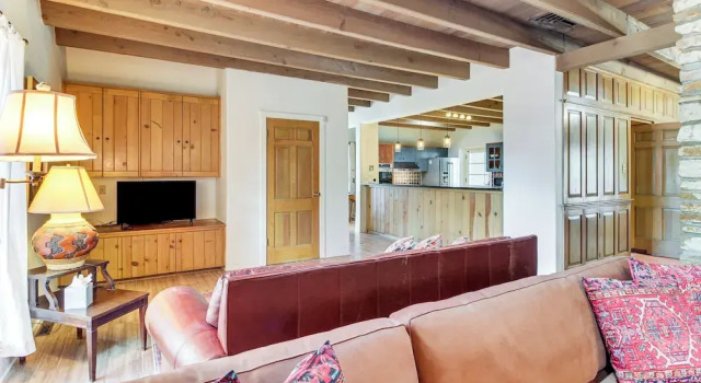 3 Mi to Zoo & Garden: ABQ Home w/ Heated Pool!, Book Feriehus Sommerhuse i Albuquerque, Hytte