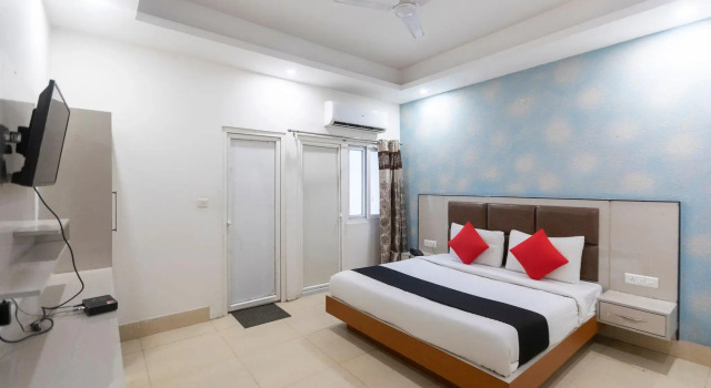 Capital O 64120 Hotel Noida Residency, Забронировать Отель Нойда штат Уттар-Прадеш