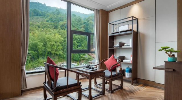 Люкс c 1 комнатой Holiday Inn Resort Mengding Mountain