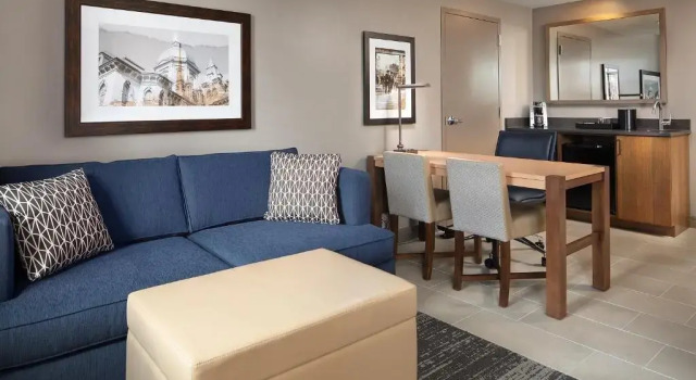 Двухместный люкс с 2 комнатами Embassy Suites by Hilton South Bend