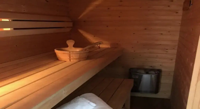 Beautiful Chalet With Sauna and Right on the Water, Rezervovat Chata Chaty v Friesland, Chalupa