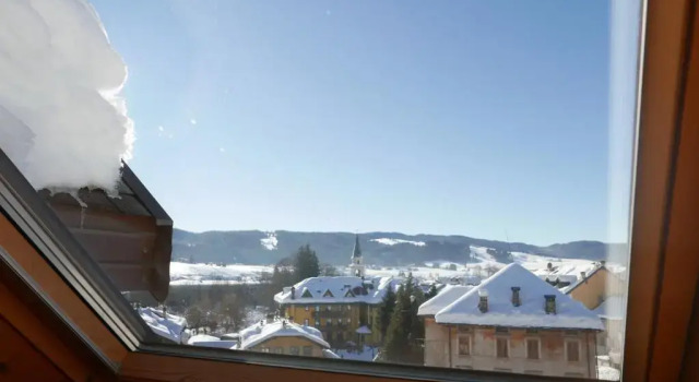 Полулюкс Deluxe Hotel Paradiso