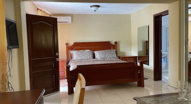 Le Village d'Ennery, Boek Hotel Hotels in Northern Department met zwembad, Zwembad