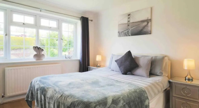 Inviting 7-bed House With sea Views in Hythe, Rezervasyon Otel Hythe Kent Downs