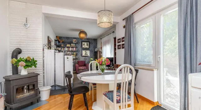 Коттедж Cozy Home with Private Garden - Happy Rentals