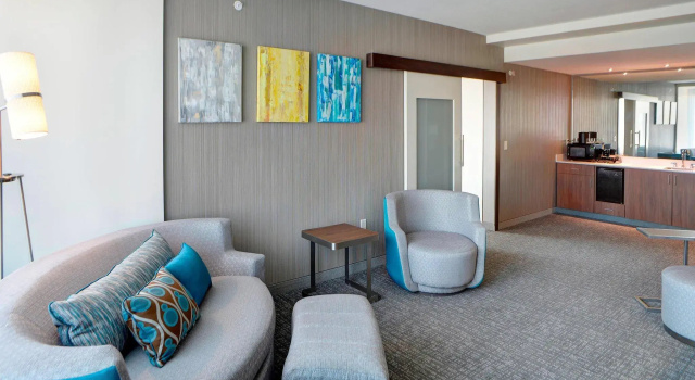 Двухместный люкс Courtyard by Marriott Muncie at Horizon Convention Center