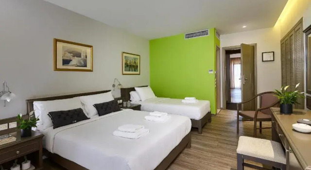 Трёхместный номер Deluxe Castello City Hotel