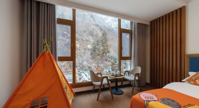 Трёхместный семейный номер Standard с видом на окрестности Lixian Bipeng Shiguang Hot Spring Hotel