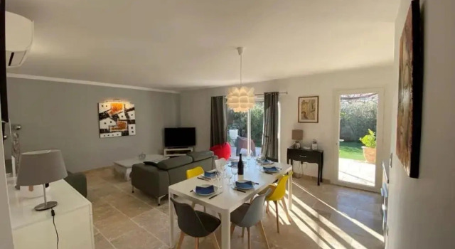 Sun-kissed Villa in Lirac, Rezerwuj Willa Tavel Gard