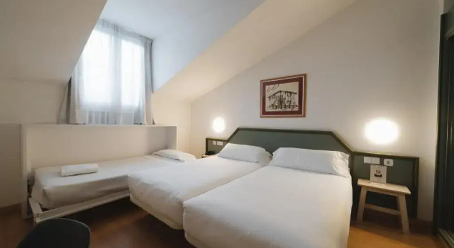 Трёхместный номер Standard Hotel Urdanibia Park