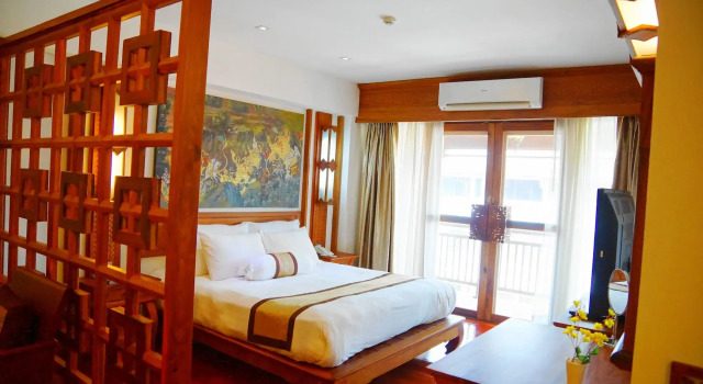 Chanthapanya Hotel, Rezerwuj Hotel Hotele w Prowincja Wientian z basenem, Basen