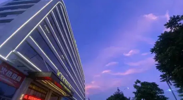 Vienna International Hotel Seven star rock star lake scenic spot, Boek Hotel Hotels in Guangdong met parkeren, Parkeren
