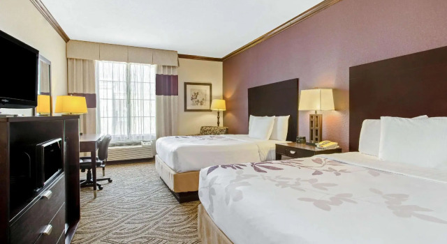 Четырёхместный номер Standard La Quinta Inn & Suites by Wyndham Ft Worth-Burleson