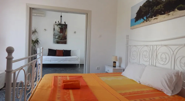 Трёхместный номер Standard с балконом Hotel Helmos