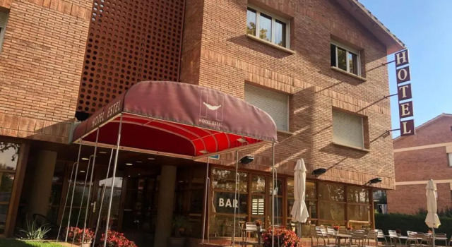 Hotel Estel, Buchen Sie Hotel Hotels in Berga mit Frühstück, Frühstück