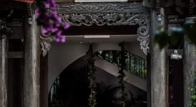 Jingli Yishu Boutique Inn, Забронировать Отель Отели Лицзян 4 звезды, рядом с Улица Сквер-стрит Древнего города Даянь, 4*