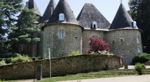 Апартаменты с 2 комнатами Ground floor stylish french holiday home