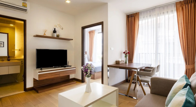 Люкс c 1 комнатой с балконом и с видом на город Anta Residence Self-sevice apartment