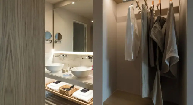 Люкс с балконом Heromylos Resort And Spa