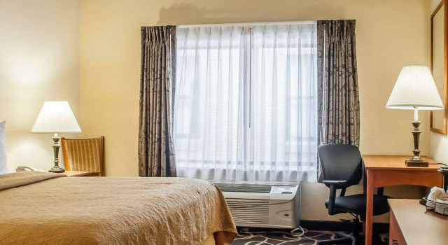 Quality Hotel & Suites At The Falls