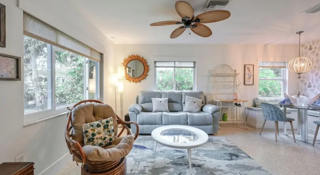 Sunny Florida Escape w/ Patio, Grill & Fire Pit!, Buchen Sie Ferienwohnung Naples 