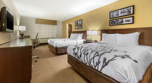 Четырёхместный номер Standard Sleep Inn & Suites Grand Forks Near Alerus Center
