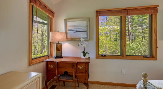 Luxe Glenville Cabin w/ Porch & BBQ ~ 5 Mi to Lake, Забронировать Отель Сапфир Аппалачи