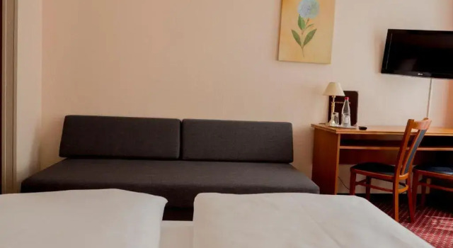 Трёхместный номер Standard Hotel Lumen am Hauptbahnhof