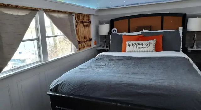 Bruiser Cozy Riverfront School Bus Pet Friendly, Buchen Sie Ferienhaus West Monroe Louisiana