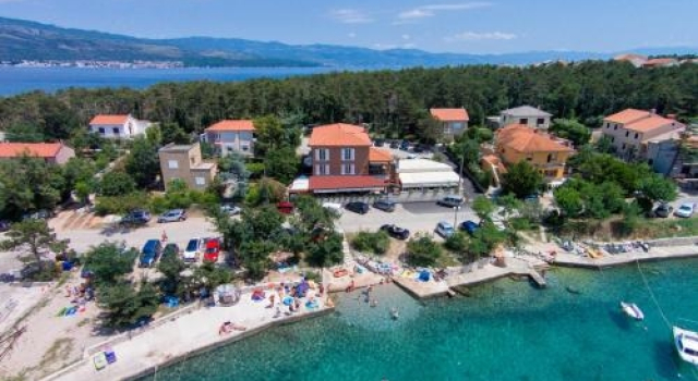 Pension Silo, Varaa Hotelli Hotellit Kvarner Islands uima-altaalla, Uima-allas