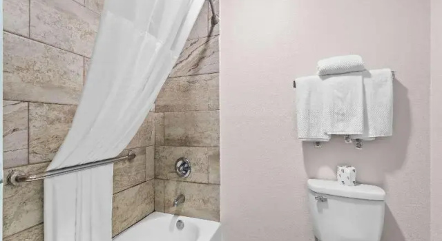Четырёхместный номер Standard Quality Inn & Suites Port Lavaca near Lighthouse Beach