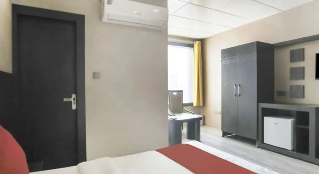 Hotel Cayman by OYO Rooms