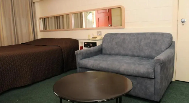 Люкс с 2 комнатами Peninsula Motor Inn