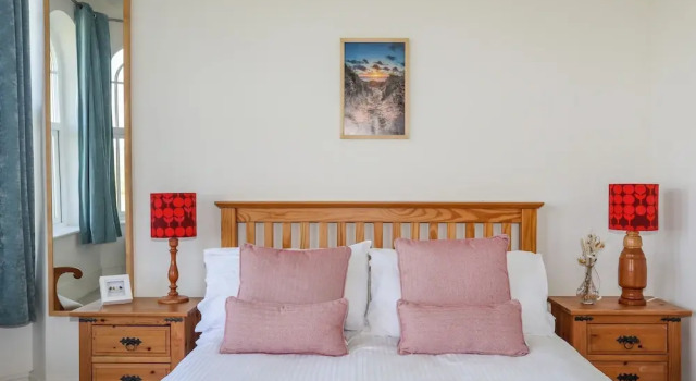 Plas Newydd, Book Feriehus Llanfaelog Anglesey