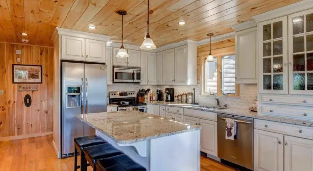 Коттедж OE Beautiful modern log home on 17 acres private views fire pit Ping Pong AC