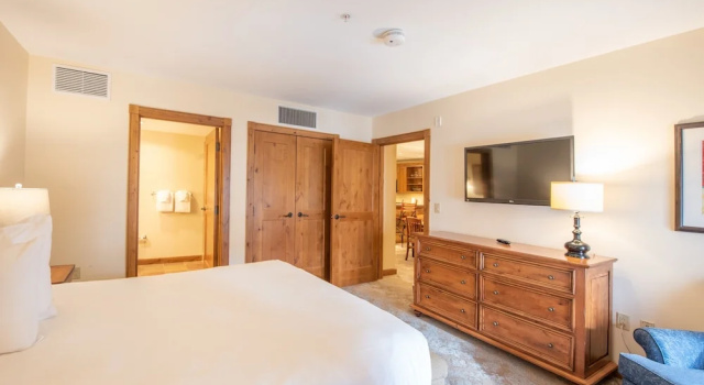 Spacious 2 Bedroom Unit In Mountaineer Square Condo - No Cleaning Fee! by RedAwning