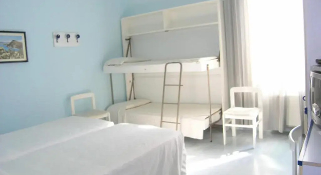 Четырёхместный номер Standard Elba Hotel