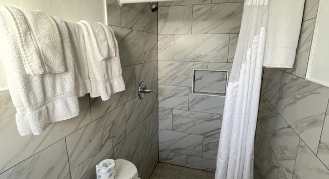 Четырёхместный номер Standard Shangri La Motel Ocala near Hwy 301