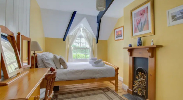 Charming Holiday Home With Lovely Garden, Забронировать Отель Лу Корнуолл