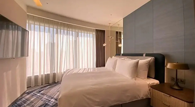 Полулюкс Deluxe Monarch Plaza Hotel